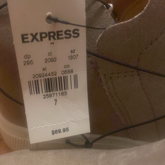 EXPRESS WEDGE SNEAKER SIZE 7 NEVER WORN - Picture 2 of 5
